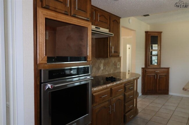 Photo - 2415 Bryan Glen St