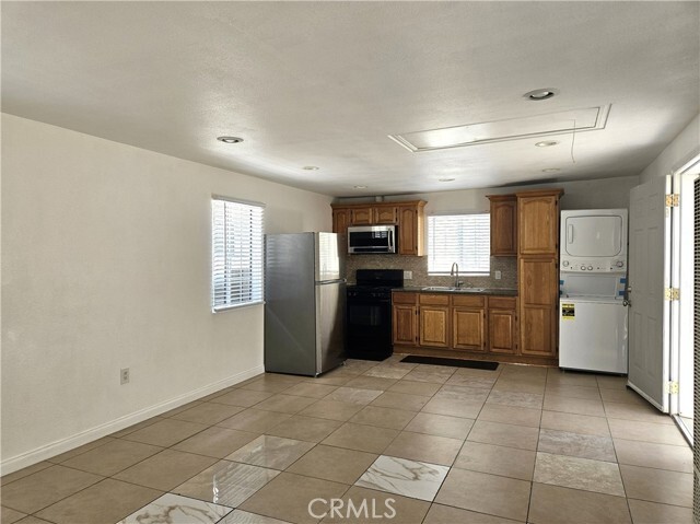 Photo - 656 W 21st St