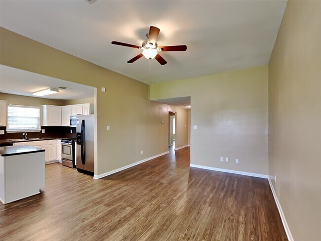 Photo - 3926 Cloudbluff Ln