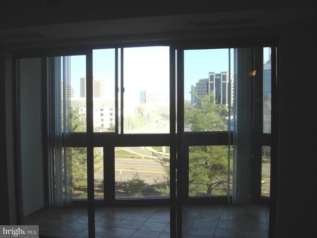 Photo - 8340 Greensboro Dr Unidad 516