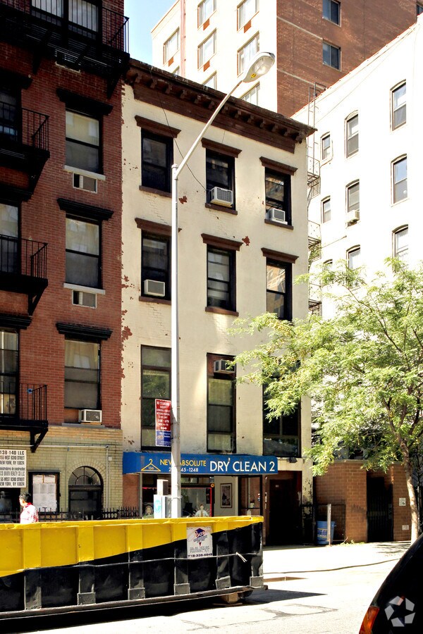 Photo - 136 E 31st St