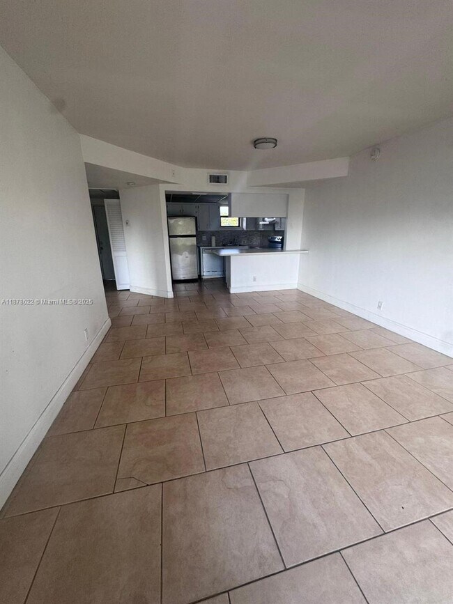 Photo - 8290 Lake Dr Unidad 441