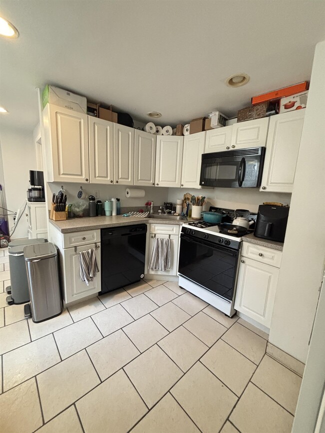 Building Photo - 1040 Willow Ave Unit 1 Rental