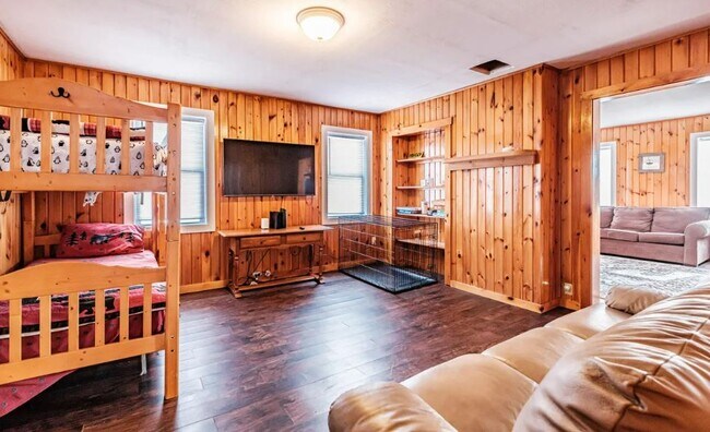 Photo - 131 W Bethel Rd