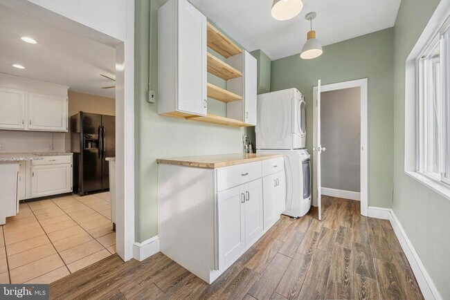 Photo - 437 Roxborough Ave