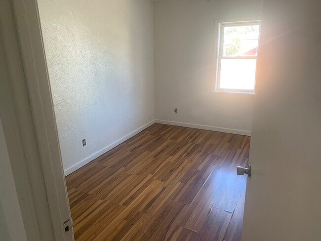 Photo - 4010 K Dr S Unit B