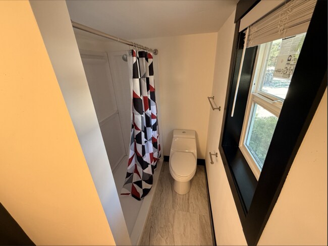 Photo - BEAUTIFUL RECENTLY RENOVATED SINGLE BEDROOM&nbsp;IN THE OLD MILL DISTRICT!