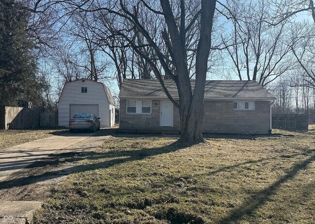 Photo - Cozy 3-Bedroom Home with Spacious Yard in Indianapolis