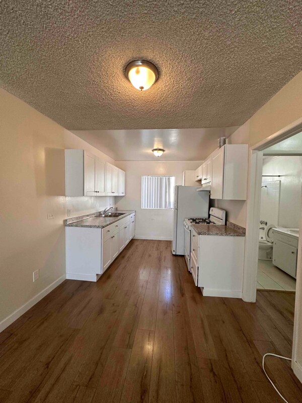 8100 Owensmouth Ave Unit 4