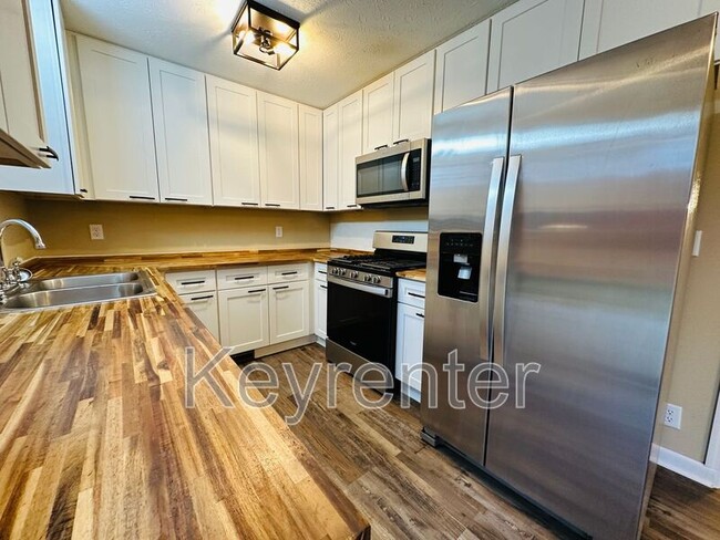 Photo - 918 W Forest Blvd