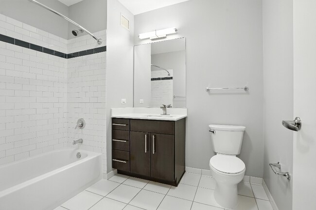 Photo - 319 E Wacker Dr