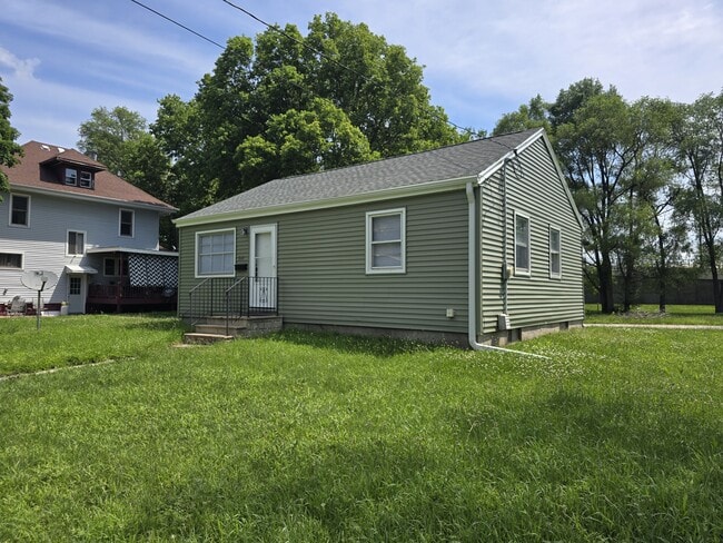 Building Photo - 602 Logan Ave