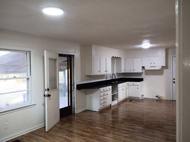 Photo - 574 Daniel Cir