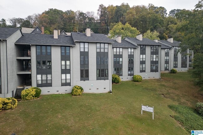 Building Photo - 1909 16th Ave S Unit A