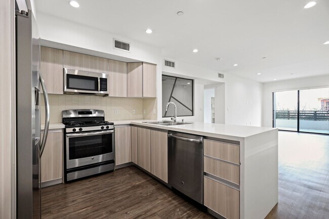 Photo - Hayworth Hyde by Wiseman