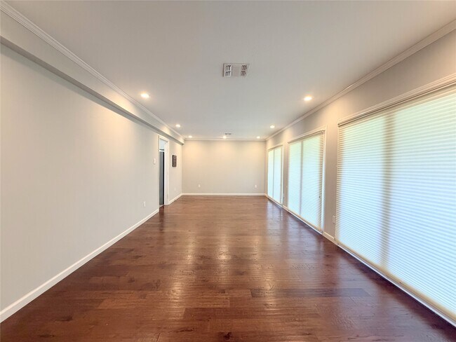 Photo - 5019 Yarwell Dr