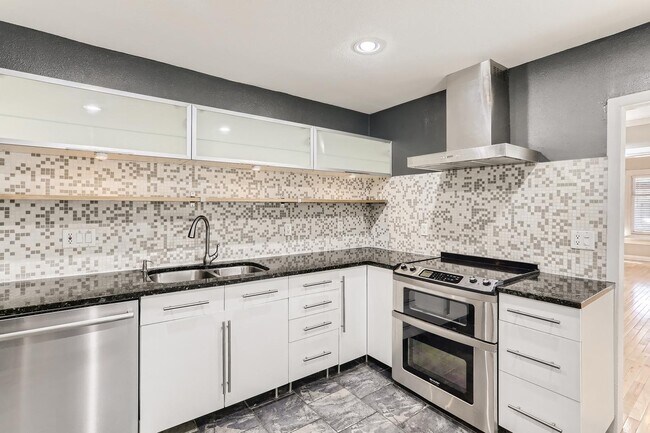 Photo - 777 S Logan St