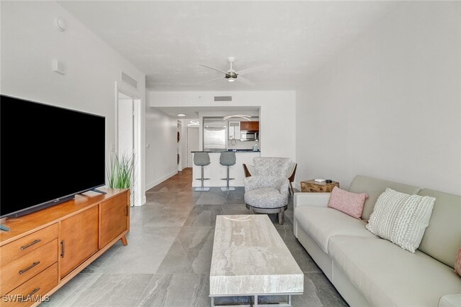 Photo - 3000 Oasis Grand Blvd Unidad 606