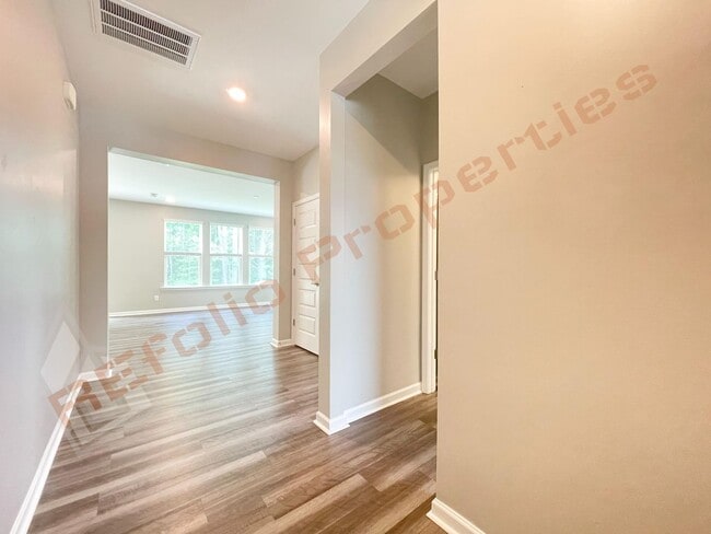 Photo - 176 Potomac River St