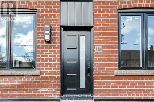 Photo - 160 Tyrrel Ave