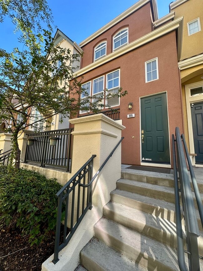 Building Photo - TOWNHOME WITH THOUGHTFUL UPGRADES | CALM SETTING