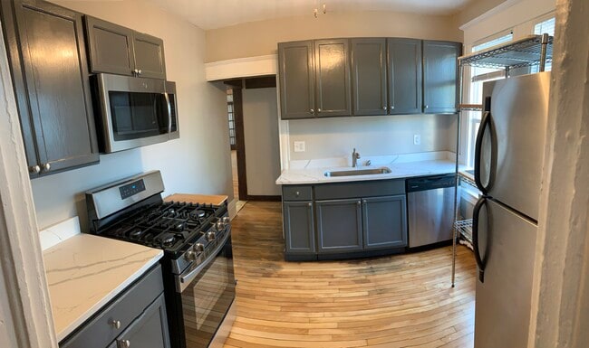 Building Photo - 2805 Grand Ave S Unit 2