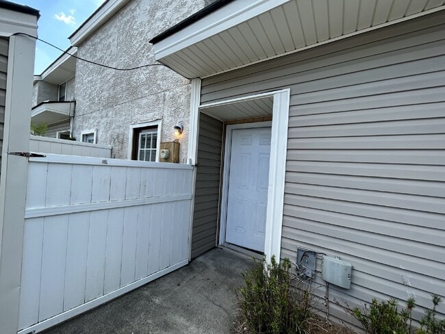 Building Photo - Townhouse for Rent Unit 109