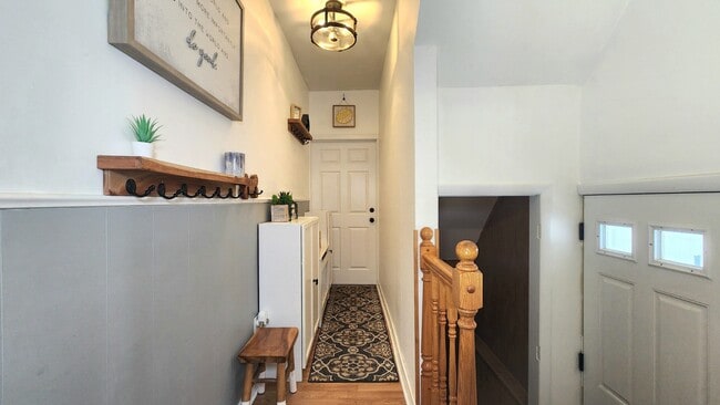 Mudroom. Hallway Entrance - 11 Banta Ave Unidad 1