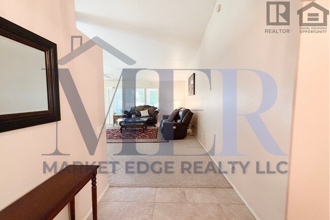 Photo - 4Bed/2Bath Home In Glendale w/Golf Course ...