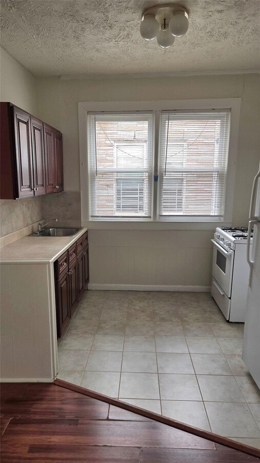 Photo - 68-33 79th St Apartamento