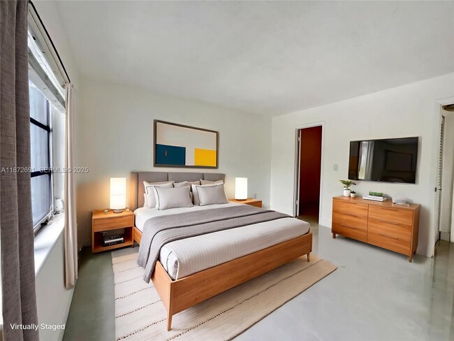 Building Photo - 2530 SW 3rd Ave Unit 104