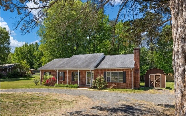 4 Swan Dr