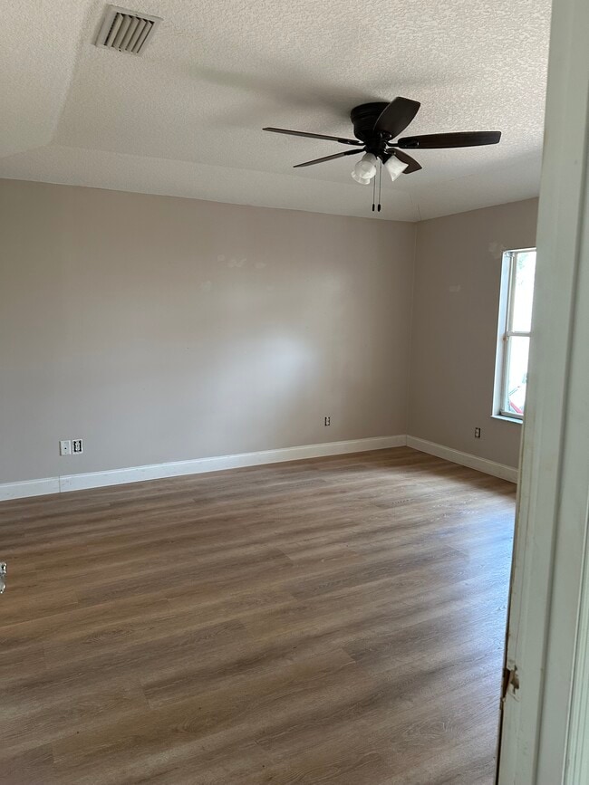 Photo - 495 Pyrus St