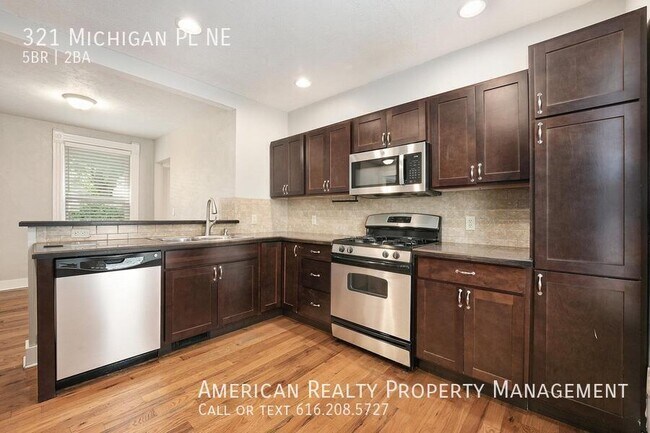Photo - 321 Michigan Pl NE