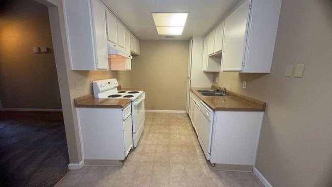 Photo - Charming 1 Bedroom, 1 Bathroom Condo for Rent! Unit 163