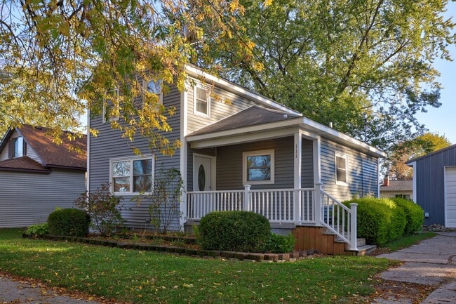 Building Photo - Charming 2 Bedroom Home with Pole Barn Gar...