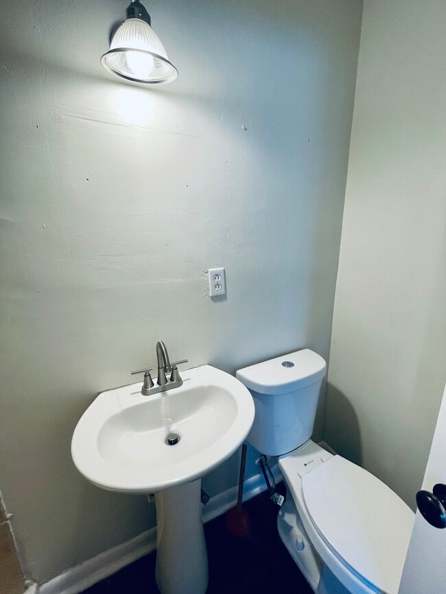 Photo - 1211 Victoria Blvd