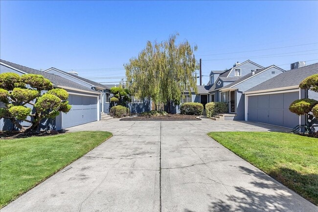 Photo - 3131 Fernside Blvd Unit 3131 Fernside Blvd - LU