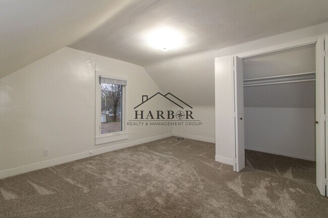 Photo - 224 9th Ave NW