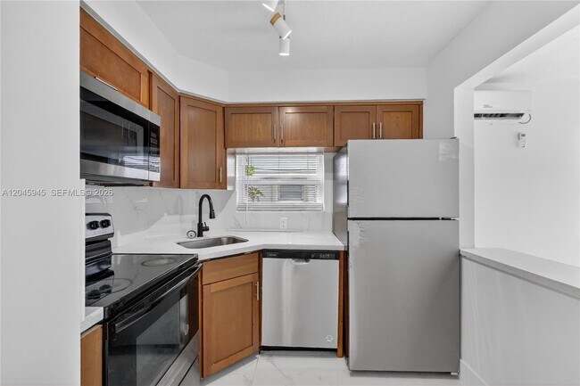 Photo - 1520 NE 56th St Unit 8