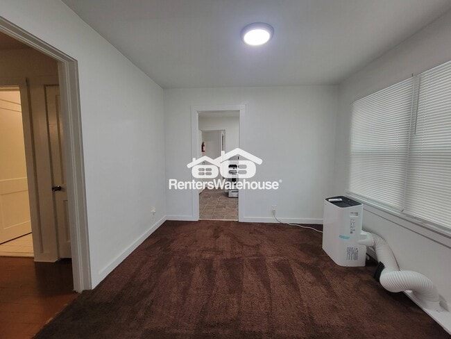 Photo - 1056 Regent St SW