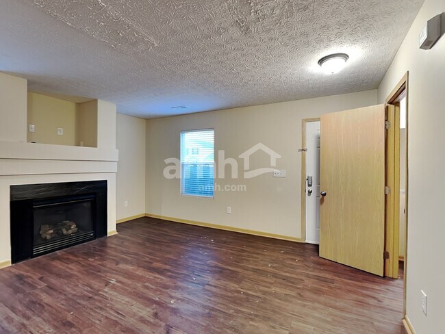 Photo - 7525 Hemrich Dr