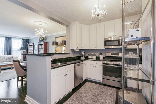 Photo - 915 E St NW Unidad 1002