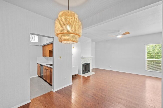 Photo - 1217 1/2 W 39th St Unit 108
