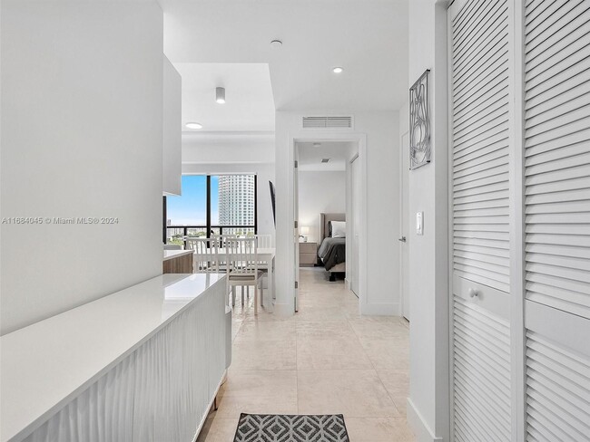 Photo - 239 SW 9th St Condominio Unidad # 1704