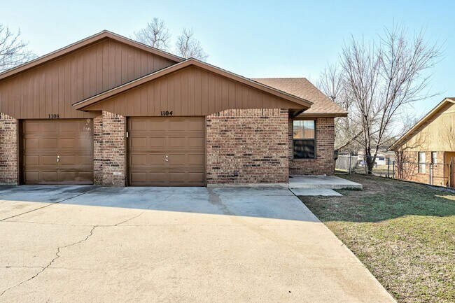 Photo - Tall Oaks Dr Duplex Unit 1104