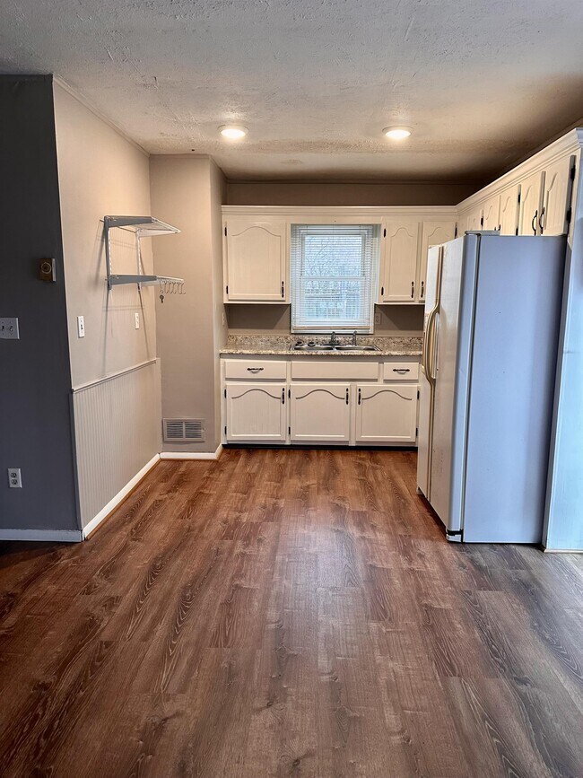 Photo - 620 Fitzsimmons St