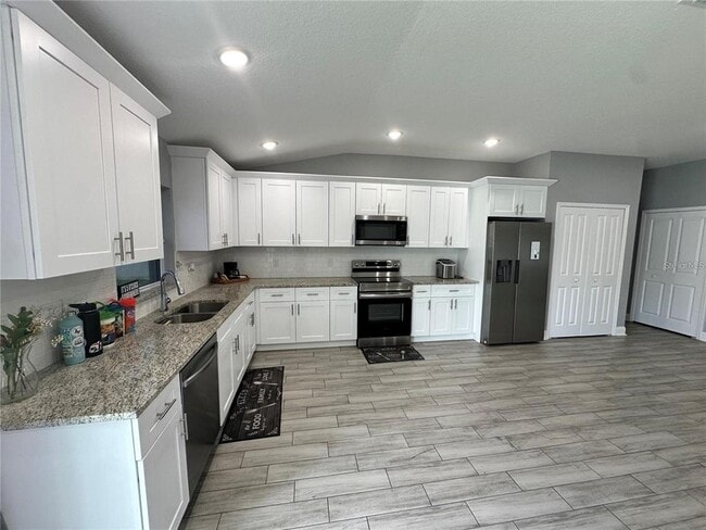 Photo - 943 Derbyshire Dr