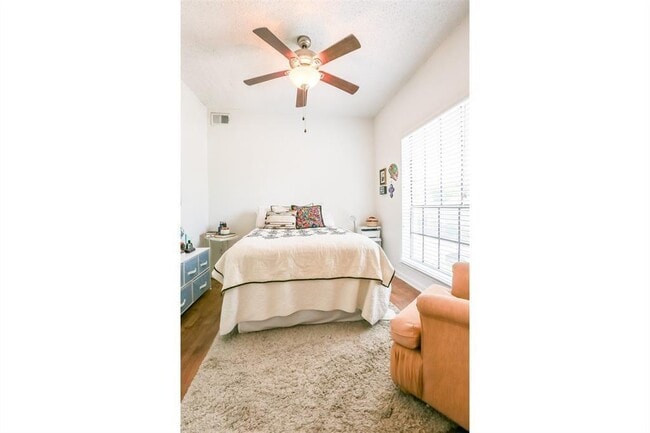 Photo - 912 W 22nd St Unit 202