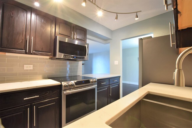 Photo - 1313 N Williams St